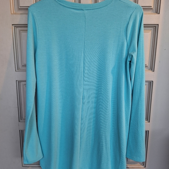 Zenana Premium Aqua Tee Long Sleeve Poly/Rayon/Spandex SzS Curved Hem Pre-Owned - Picture 7 of 9